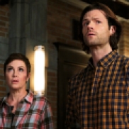 Supernatural -- "Galaxy Brain" -- Image Number: SN1512b_0477b.jpg -- Pictured (L-R): Kim Rhodes as Jody Mills and Jared Padalecki as Sam -- Photo: Bettina Strauss/The CW -- © 2020 The CW Network, LLC. All Rights Reserved.